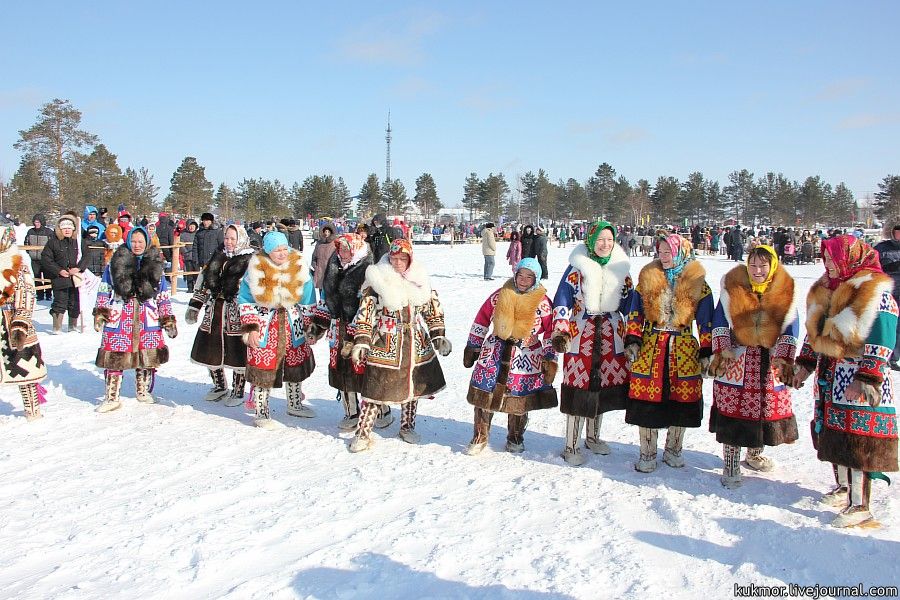 Women at the start.