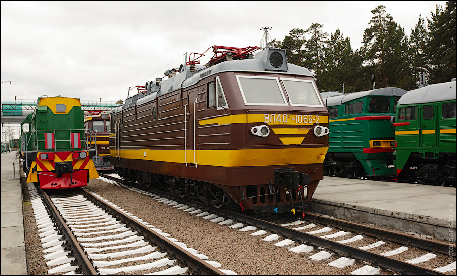 An electric locomotive VL40s.